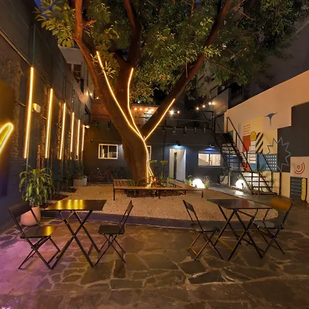 Play Hostel Garden-2